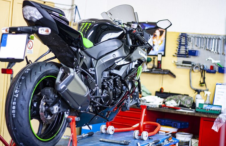 Motorrad in der Werkstatt