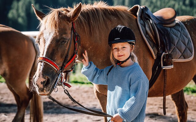 Riding arena