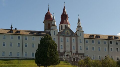 Außenansicht von der Kirche Maria Weißenstein