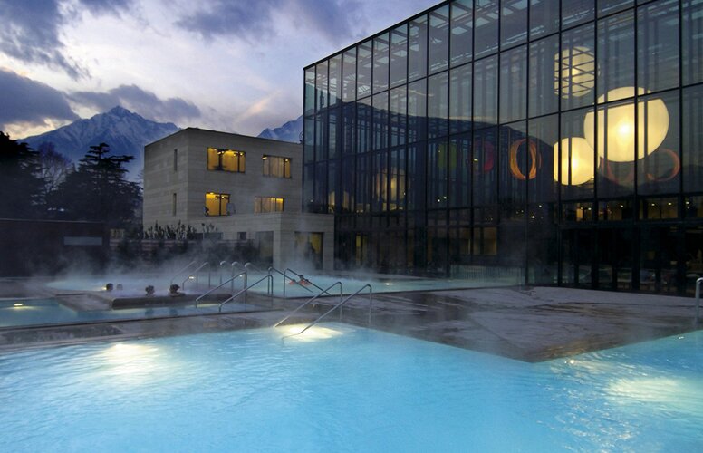 Außenbecken der Therme Meran