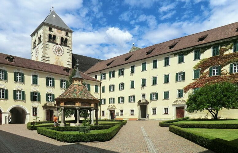 Außenansicht vom Kloster Neustift