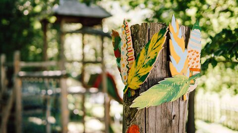 Dekoration aus der Kinderbetreuung beim Spielplatz