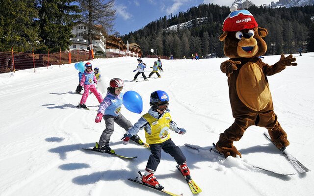 Scuola di sci e parco sciistico per bambini