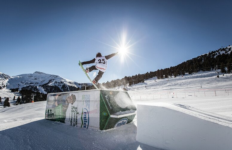 Snowboarder im Snowpark